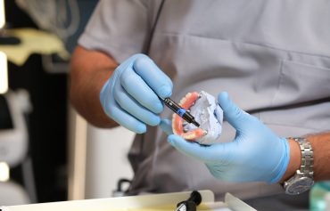 Implantologie Dentară